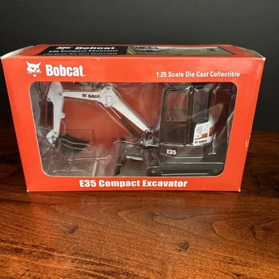 Bobcat E35 Compact Excavator 1:25 Scale Construction Toy Collectible 2011 - Image 1 of 4