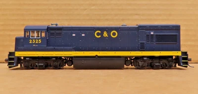 Atlas HO Scale Item No. 8668 C&O GE U23B #2325 diesel locomotive in box - Image 1 of 4