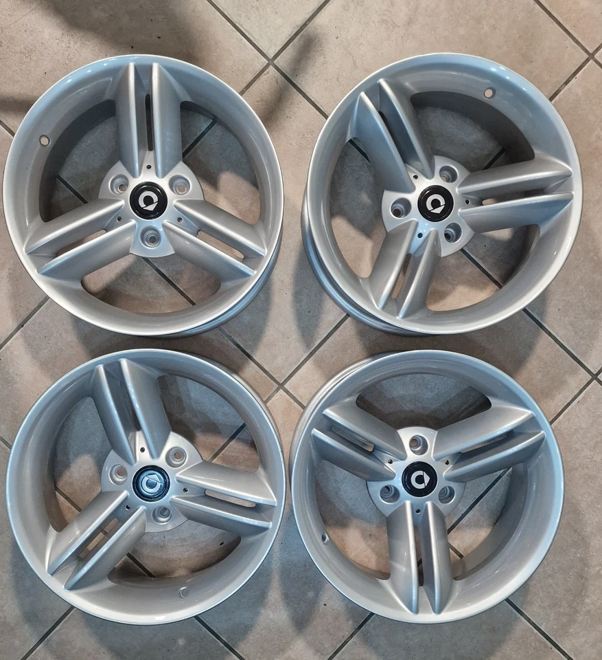 Cerchi In lega Smart Spikeline 16 Pollici  - Immagine 1 di 1