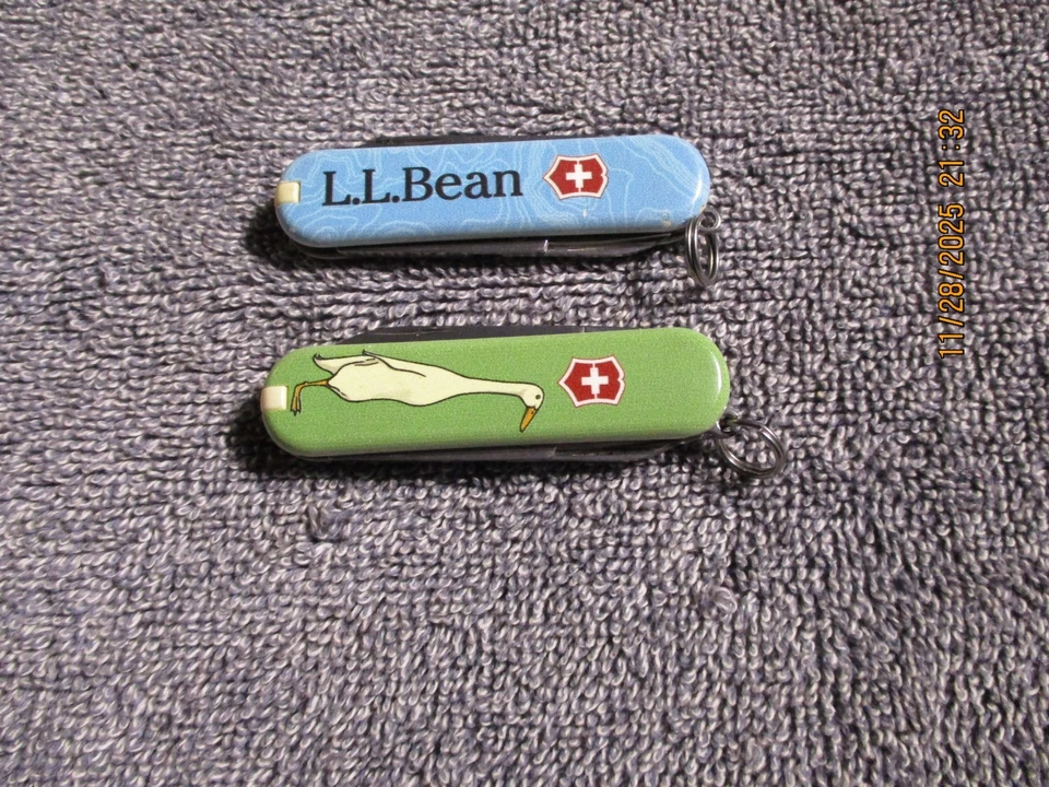 Lote de (2) facas Victorinox Swiss Army Classic SD Gaggle of Geese & L.L. Feijão - Imagem 1 de 4
