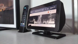 SOLIDNY - Echo Show 8 Regulowany stojak uchylny - Echo Show 8 1. i 2. generacji - Zdjęcie 1 z 18