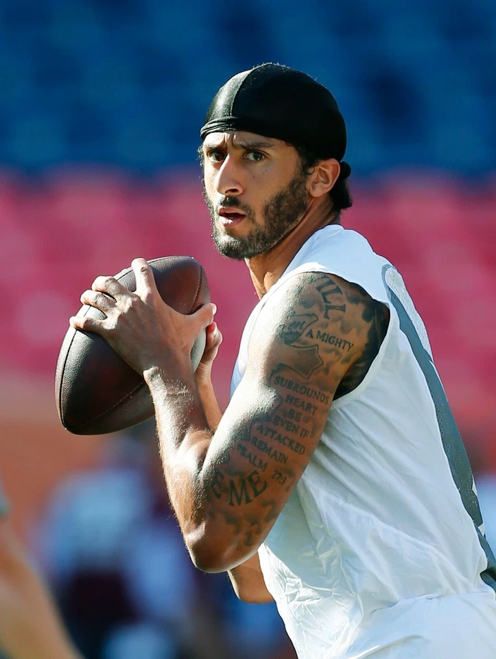 FOTO BRILLANTE COLIN KAEPERNICK 8X10 IMAGEN #2 Foto 1 de 1