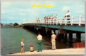 AK Vintage Chrombrücke Familien Angeln - Bild 1 von 3
