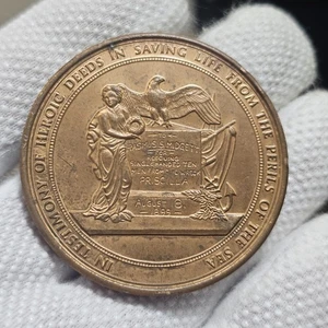 Medalla 1899 por rescatar a 10 hombres del naufragio Priscilla hechos heroicos - Imagen 1 de 8