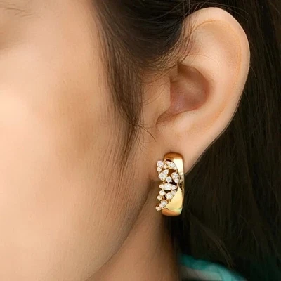 Orecchini a cerchio da donna con diamanti creati in laboratorio taglio... - Immagine 1 di 3