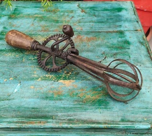 Antiguo utensilio de cocina batidor de huevos/batidor de huevos de hierro forjado a mano - Imagen 1 de 11