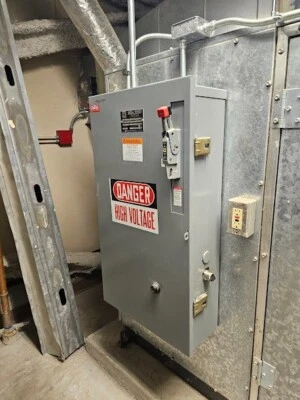 Square D Well-Guard Controller Class 8940 Type WD352 480 Volt 3 Phase 25 HP - Image 1 of 2