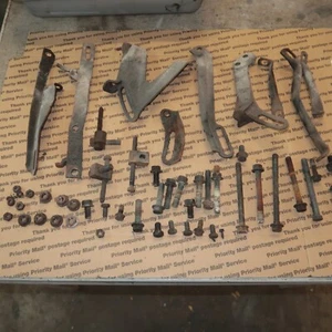 1982-1985 ELDORADO DEVILLE SEVILLE OEM 4.1L Engine Bracket and Bolt HUGE LOT - Foto 1 di 10