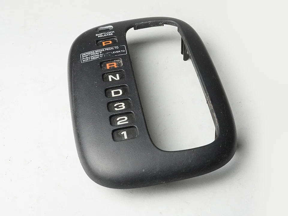 Suzuki Verona 2004 embellecedor bisel cubierta piso palanca de cambios selector transmisión automática Foto 1 de 4