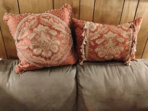 Two Beautiful Pillows Set $25/FREE SHIPPING 🔥 - Picture 1 of 3