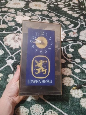 Letrero de cerveza Lowenbrau reloj iluminado plástico vintage Foto 1 de 4