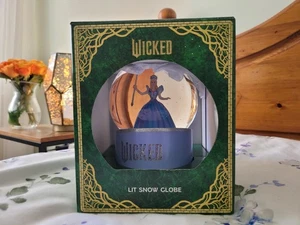 Globo de nieve Marks & Spencer Wicked Light Up  - Imagen 1 de 5