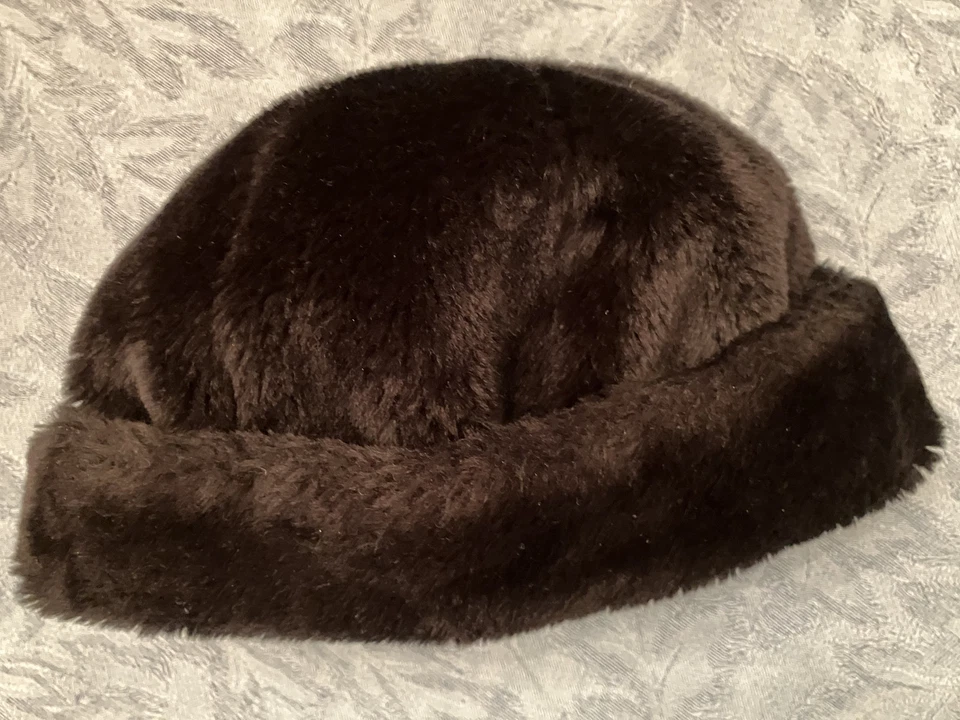 Sombrero Cloche Negro Cálido Acrílico Vellón/Piel Reversible Lavable Ala Puños Foto 1 de 4