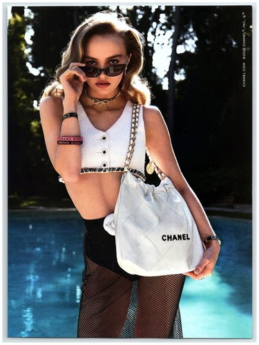 Pubblicità 2022 Stampa Chanel Lily Rose Depp Sexy Pin Up Coco Bracciale Costume da Bagno Borsa