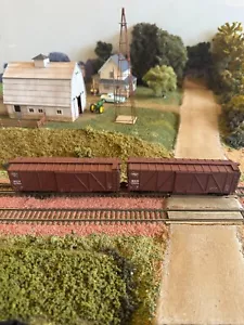 HO Lot of 2 Bev-Bel/Train Miniature 40' Wood Boxcars Milwaukee Road. 2 Numbers - Picture 1 of 7