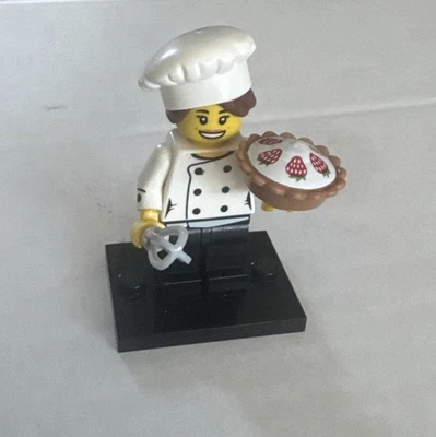Lego Minifigura 71018 Coleccionable Serie 17 Gourmet Chef Pastel de Fresa y Batidor Foto 1 de 3