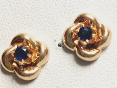 DAINTY  SOLID 10K  YELLOW  GOLD FLOWER  SWIRL  BLUE STONE STUD  EARRINGS - Image 1 of 4