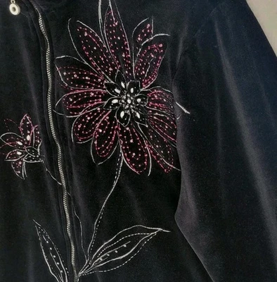 Chaqueta Alfred Dunner Detalle Floral Terciopelo Negro Adornada Cremallera Completa Mujer 14P  Foto 1 de 4