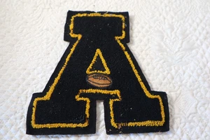 Vintage 1950 Varsity Buchstabe "A" Letterman Aufnäher schwarz & gold mit Fußball 6" Quadrat - Bild 1 von 4