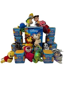 Disney Cutie Cuff Serie 4 Komplettsatz 12 Plüsch Druckknopf Armbänder NEU geöffnet - Bild 1 von 10