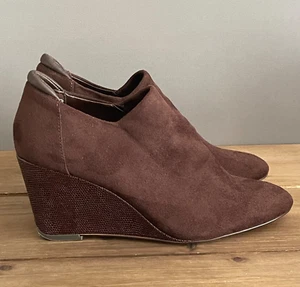 Donald Pliner Women's Tanah Wedge Shootie Booties Size 8 Brown Stretch Suede New - Picture 1 of 12