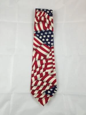 CORPORATE CASUAL por VAN HEUSEN, Corbata 100% Algodón, Patrón Bandera EE. UU. ¡Hecha en EE. UU.! Foto 1 de 4