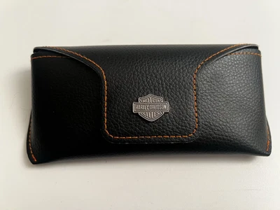 Estuche y paño de limpieza para gafas Harley-Davidson | Cuero negro con logotipo ¡XLNT! Foto 1 de 4