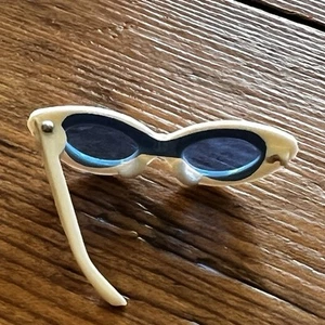 VTG Original Mattel 1960s Barbie White CAT EYE SUNGLASSES Blue Lens GLASSES*LOOK - Picture 1 of 7