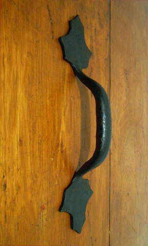 RARE 18TH C AMERICAN ANTIQUE LG PRIMITIVE HAND FORGED WROUGHT IRON DOOR HANDLE Cover