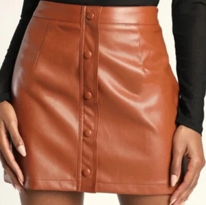 Lulus Most Fab Clay Minirock veganes Leder Knopfleiste S neu 55 $ - Bild 1 von 7