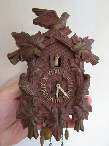 VINTAGE cuckoo clock KEY WIND small LUX Waterbury birds WORKS! Cover