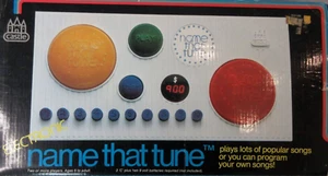 Electronic Name That Tune by Castle Toy Co. #1229 Vintage 1979 Testato Funzionante Con Scatola - Foto 1 di 17