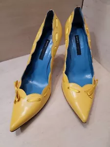 Marc Jacobs Yellow Pointed Toe Pumps Size 7 4" Heels with Bow Accents - Picture 1 of 12