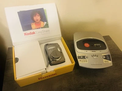 Kodak EasyShare DX4530 Digital Camera w/Printer Dock 4000 + Extras, Adapter - Image 1 of 4