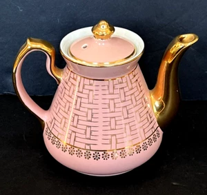 Hall China Co. EXCELLENT Teapot Pink w/gold label basket design 6-cup USA - Picture 1 of 11