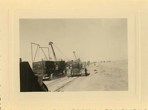 PHOTO ANCIENNE - VINTAGE SNAPSHOT - CAMION CHENILLE CHANTIER DÉSERT - TRUCK WORK - Foto 1 di 1