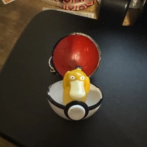 Vintage Pokemon Pokeball Schlüsselanhänger 1999 Psyduck  - Bild 1 von 4