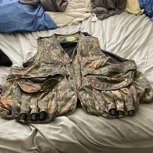 Cabela's Camo Hunting Vest Size M Shotgun Shell Extractor on pockets UC poly/nyl - Picture 1 of 3