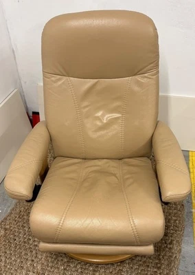 STRESSLESS ELECTRIC LEGCOMFORT CHAIR WITH INTEGRATED FOOTREST- CS P28 - Image 1 of 4
