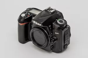 Nikon D90 12.3 MP SLR-Digitalkamera - Bild 1 von 9
