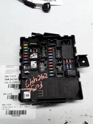 2010-2019 Nissan Frontier Engine Fuse Box 2.5L 284B7ZE03B OEM — 第 1/4 张图片