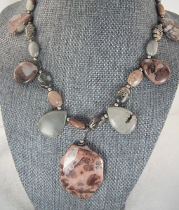 Collar colgante de piedras preciosas de jaspe multicolor de 16" extensión de 2 1/2" - Imagen 1 de 24