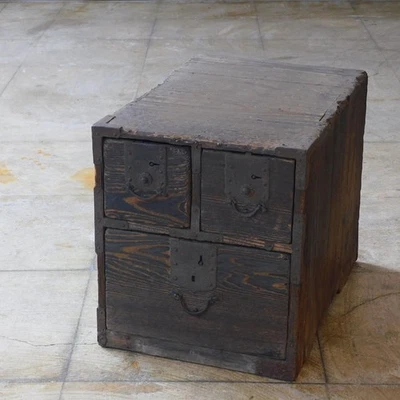 Cajones pequeños japoneses antiguos Tansu caja de almacenamiento muebles de madera vintage Foto 1 de 4
