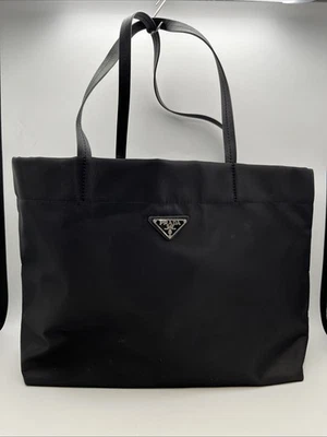 Bolso de hombro Prada de nailon negro Foto 1 de 4