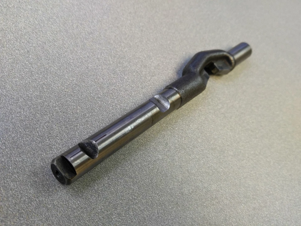 EXCELLENT ORIGINAL PORSCHE 914 TRANSMISSION 2ND TO 3RD SHIFT ROD 1973-76 NLA 2 - Image 1 of 4