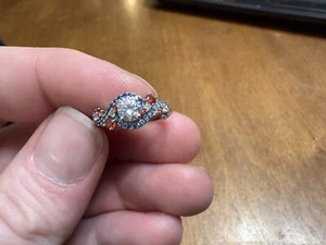 Size 6 Ring. - Picture 1 of 6