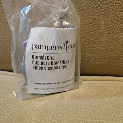 The Pampered Chef Utensil Clip 100675 Kitchen Tool Silicone  NEW - Image 1 of 4