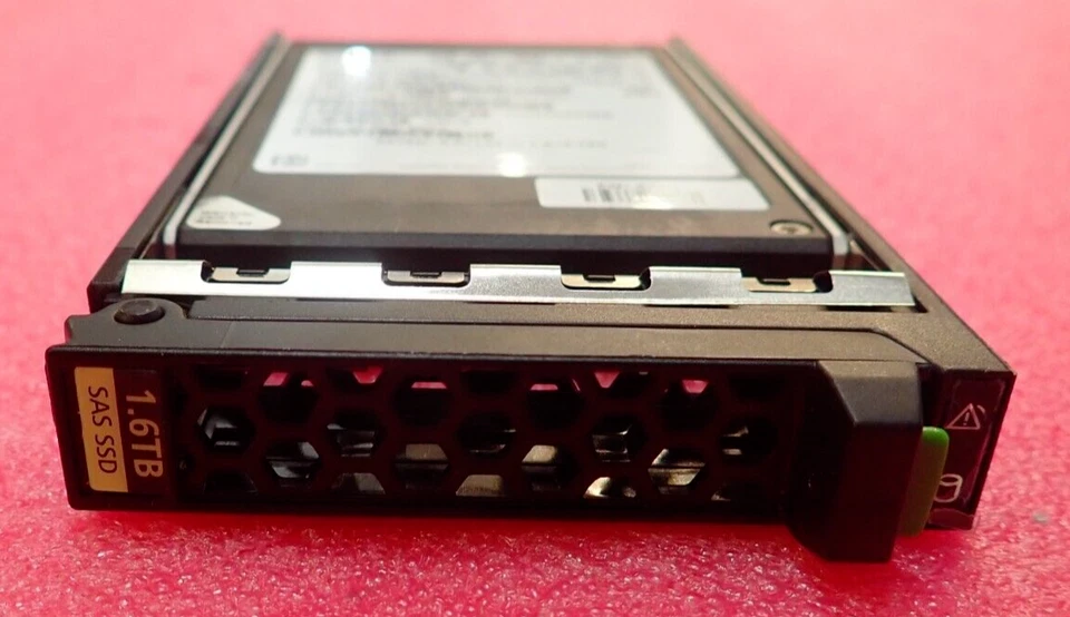 Fujitsu 1.6TB 2.5" SAS 12G MU Hot-Plug Solid State Drive SSD S26361-F5666-L160 - Image 1 of 4