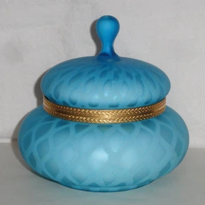 Antiguo tarro en polvo Thomas Webb ~ ataúd de joyería azul satinado ~ tapa con bisagras - Imagen 1 de 10