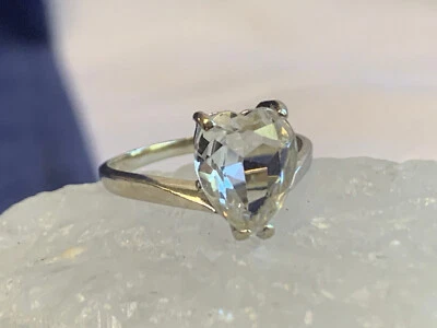 Anillo Corazón Oro Blanco 10K 1.89g Joyería Fina Talla 4.5 Banda Punta Piedra Transparente Foto 1 de 4